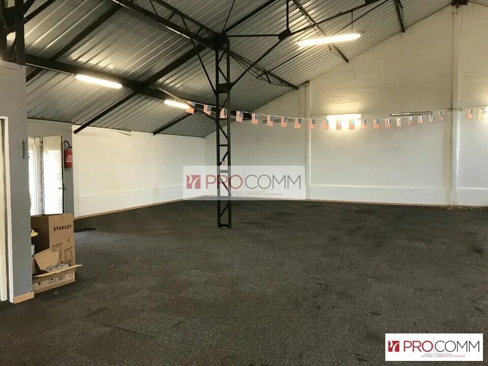 Retail in Vitray-en-Beauce for lease Interior Photo- Image 1 of 4