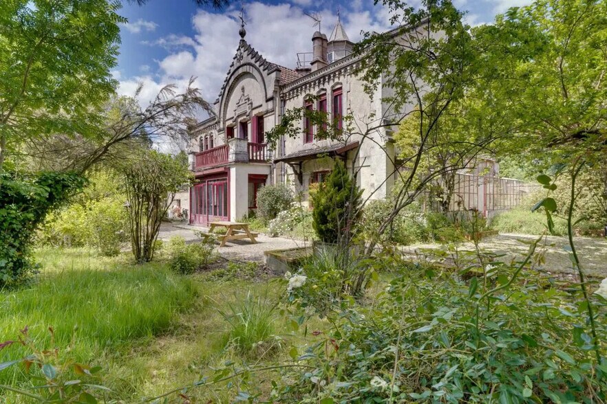 Office in Lormont for lease - Building Photo - Image 1 of 14