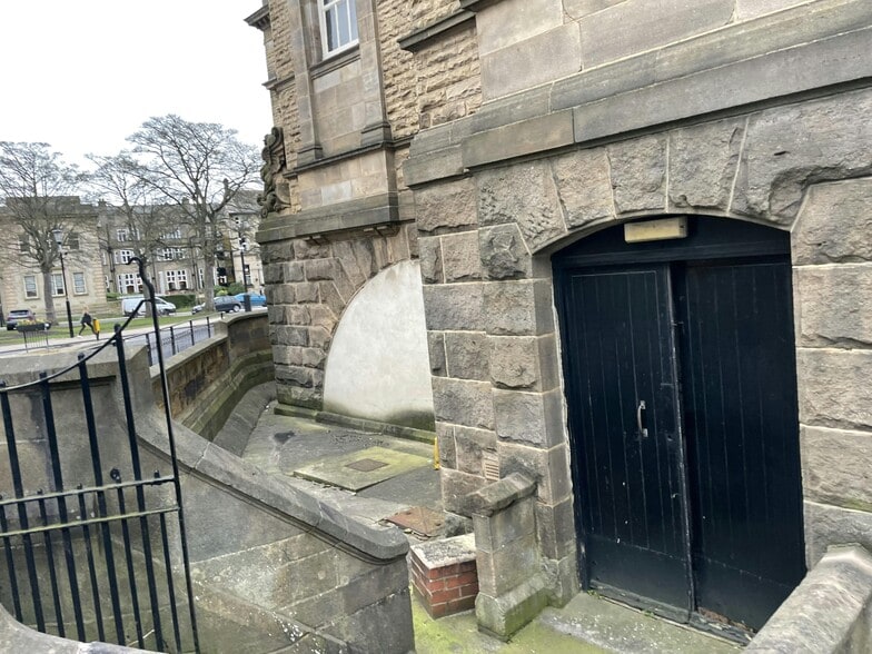 Crescent Rd, Harrogate for lease - Building Photo - Image 3 of 7