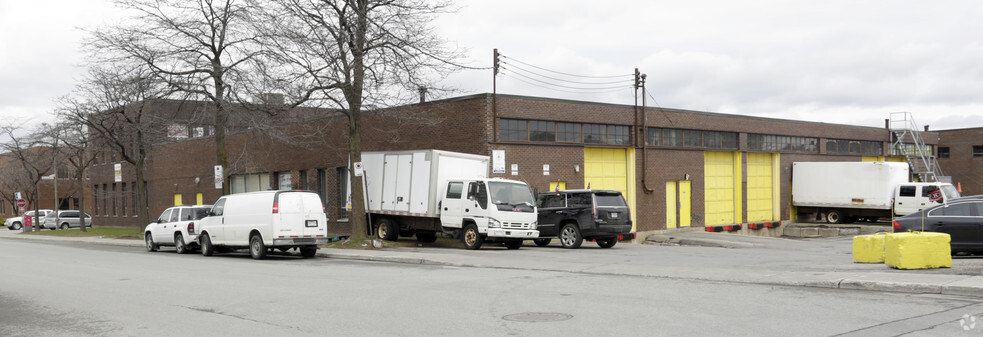 1550-1590 Rue Chabanel O, Montréal, QC for lease - Building Photo - Image 2 of 19