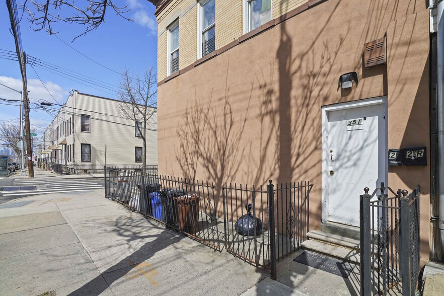 351 Onderdonk Ave, Flushing, NY for sale - Building Photo - Image 2 of 6