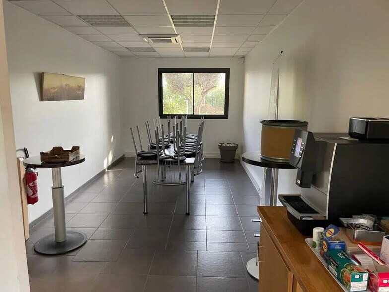 Office in Solliès-Pont for lease - Building Photo - Image 3 of 8