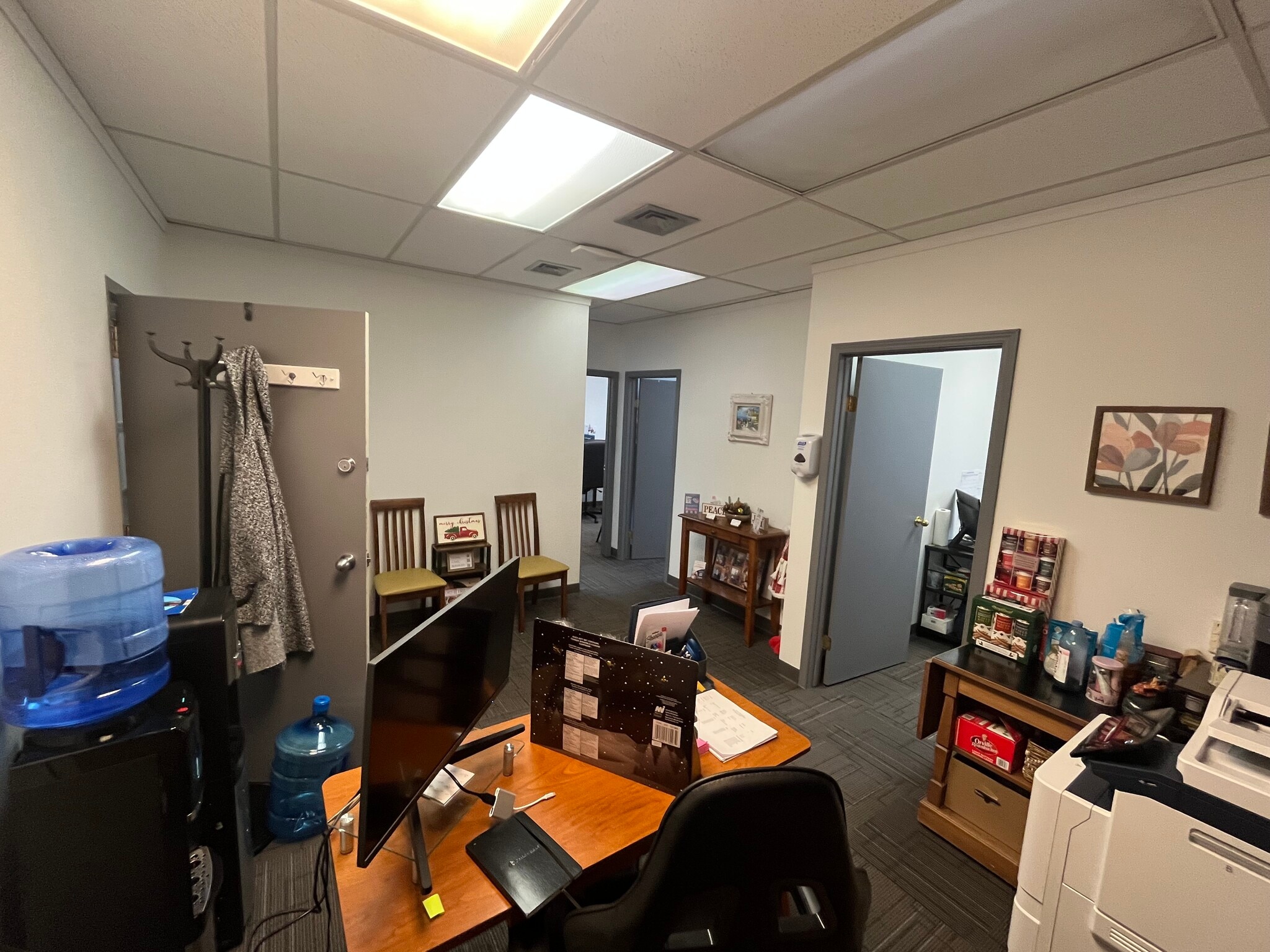 2120 Kensington Rd NW, Calgary, AB for lease Interior Photo- Image 1 of 4