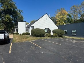 1824 E Broad St, Columbus, OH for lease Interior Photo- Image 1 of 8