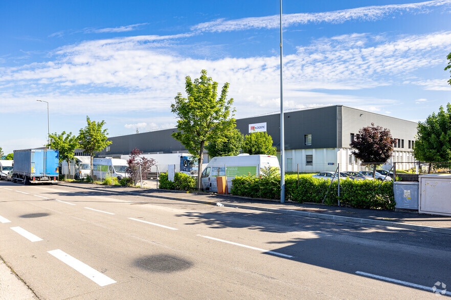 Flex in Vénissieux for lease - Primary Photo - Image 1 of 30