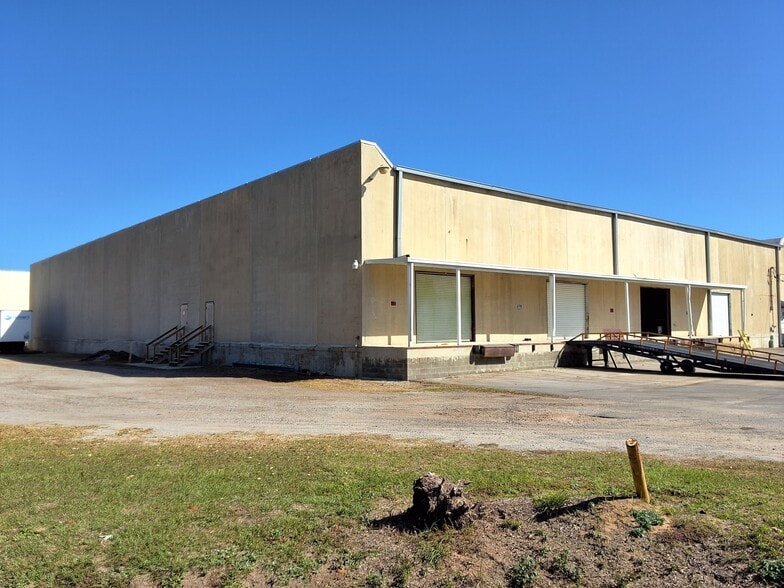 9970 N Old Palafox Hwy, Pensacola, FL for lease - Building Photo - Image 2 of 9