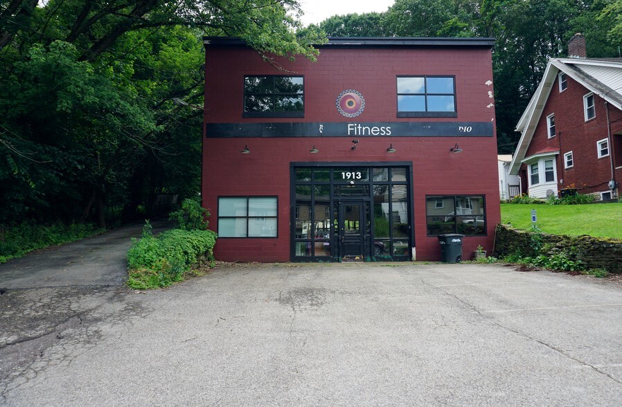 1913 Fox Chapel Rd, Pittsburgh, PA 15238