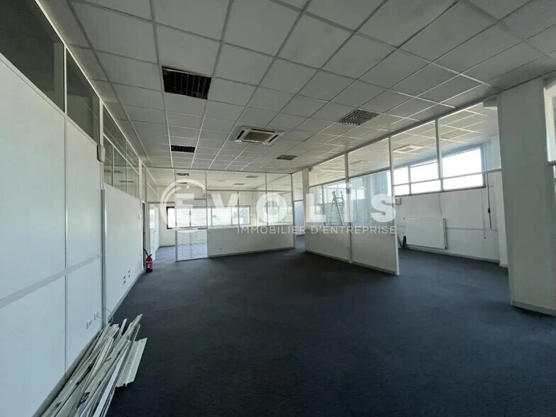 Office in Champigny-sur-Marne for lease - Interior Photo - Image 2 of 9