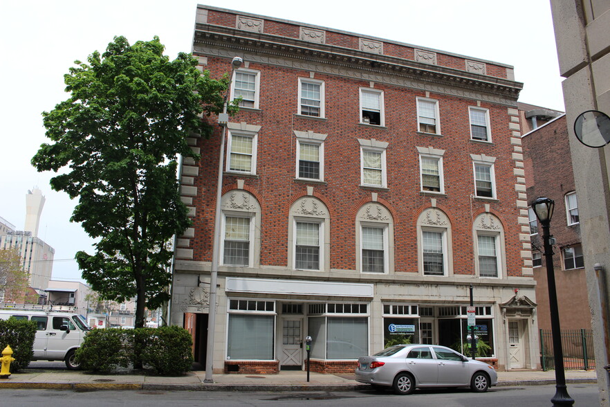 109 Court St, New Haven, CT for sale - Primary Photo - Image 1 of 5