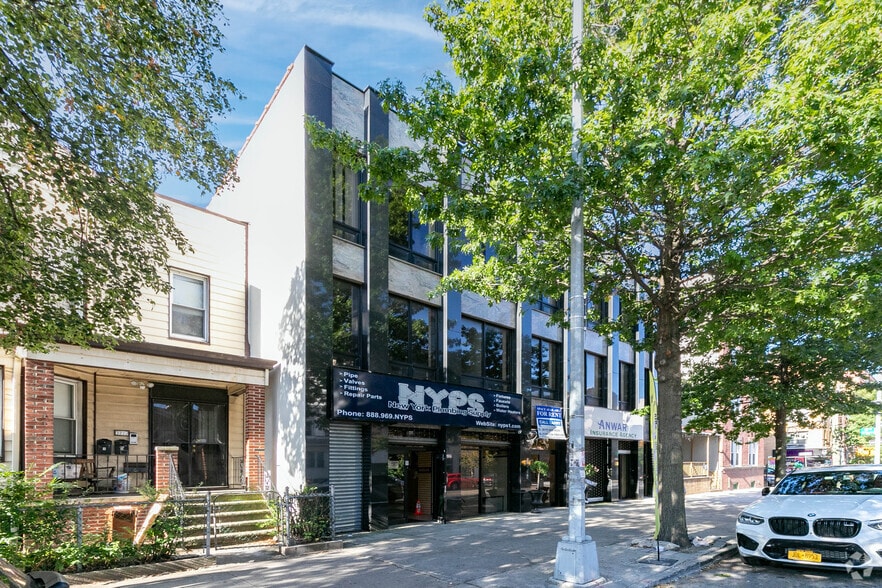 37-08 28th Ave, Astoria, NY for lease - Building Photo - Image 1 of 9