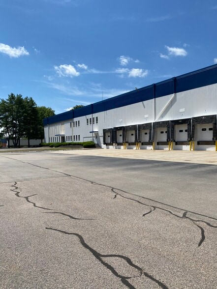 33 Suffolk Rd, Mansfield, MA for lease - Building Photo - Image 1 of 4