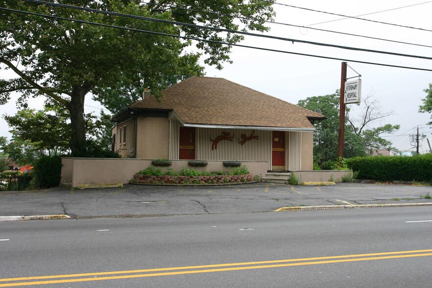 365 Broad Ave, Ridgefield, NJ for sale - Primary Photo - Image 1 of 1