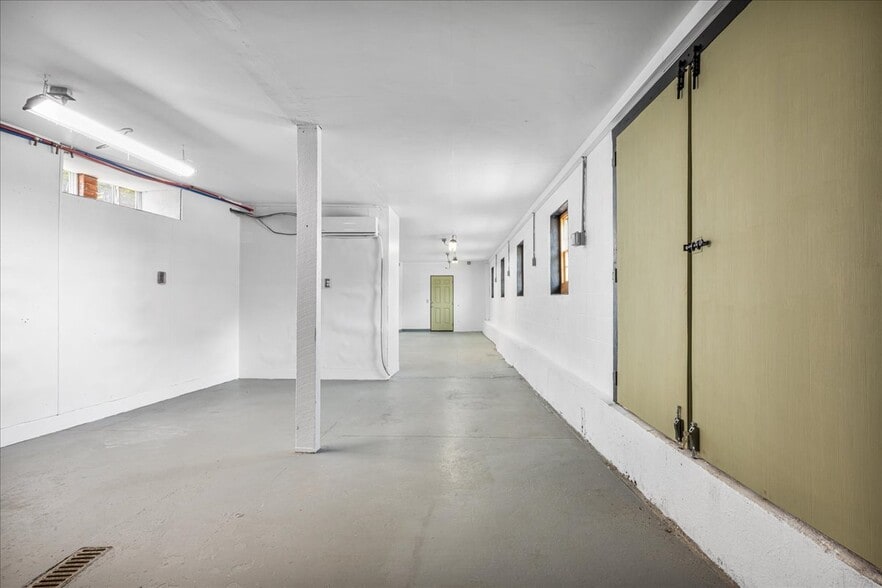 21 Furnace St, Danielson, CT for lease - Interior Photo - Image 3 of 26