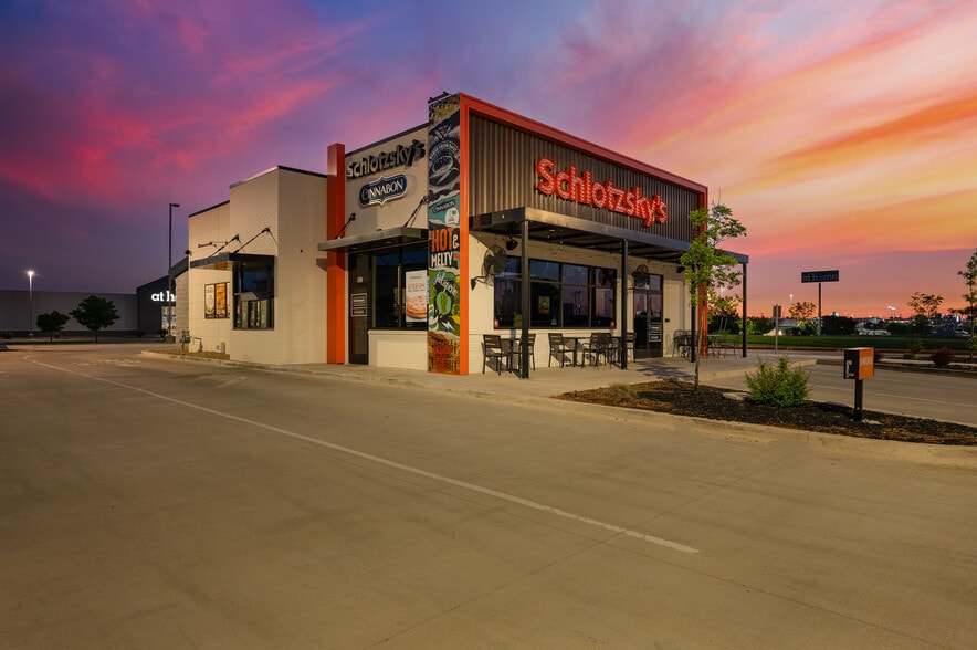 627 SW 19th St, Moore, OK for sale - Building Photo - Image 2 of 14