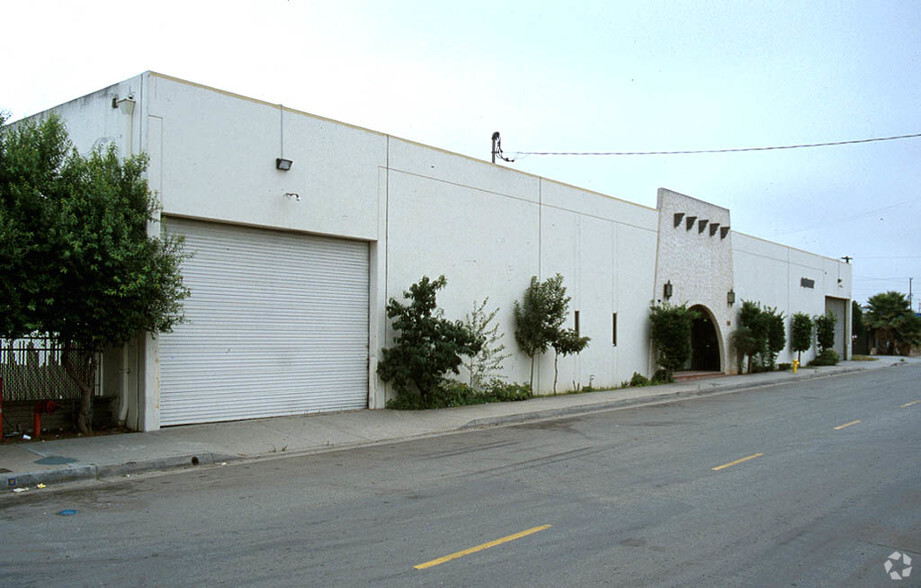 360-366 W 132nd St, Los Angeles, CA for lease - Building Photo - Image 2 of 4