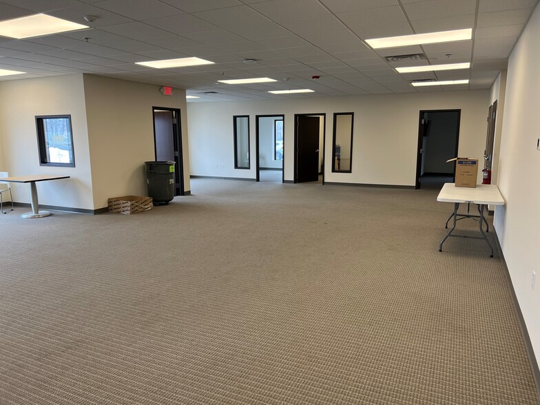 1425 Nagel Blvd, Batavia, IL for lease - Building Photo - Image 3 of 6