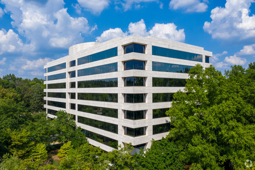 900 Ashwood Pky, Atlanta, GA for lease - Building Photo - Image 3 of 15