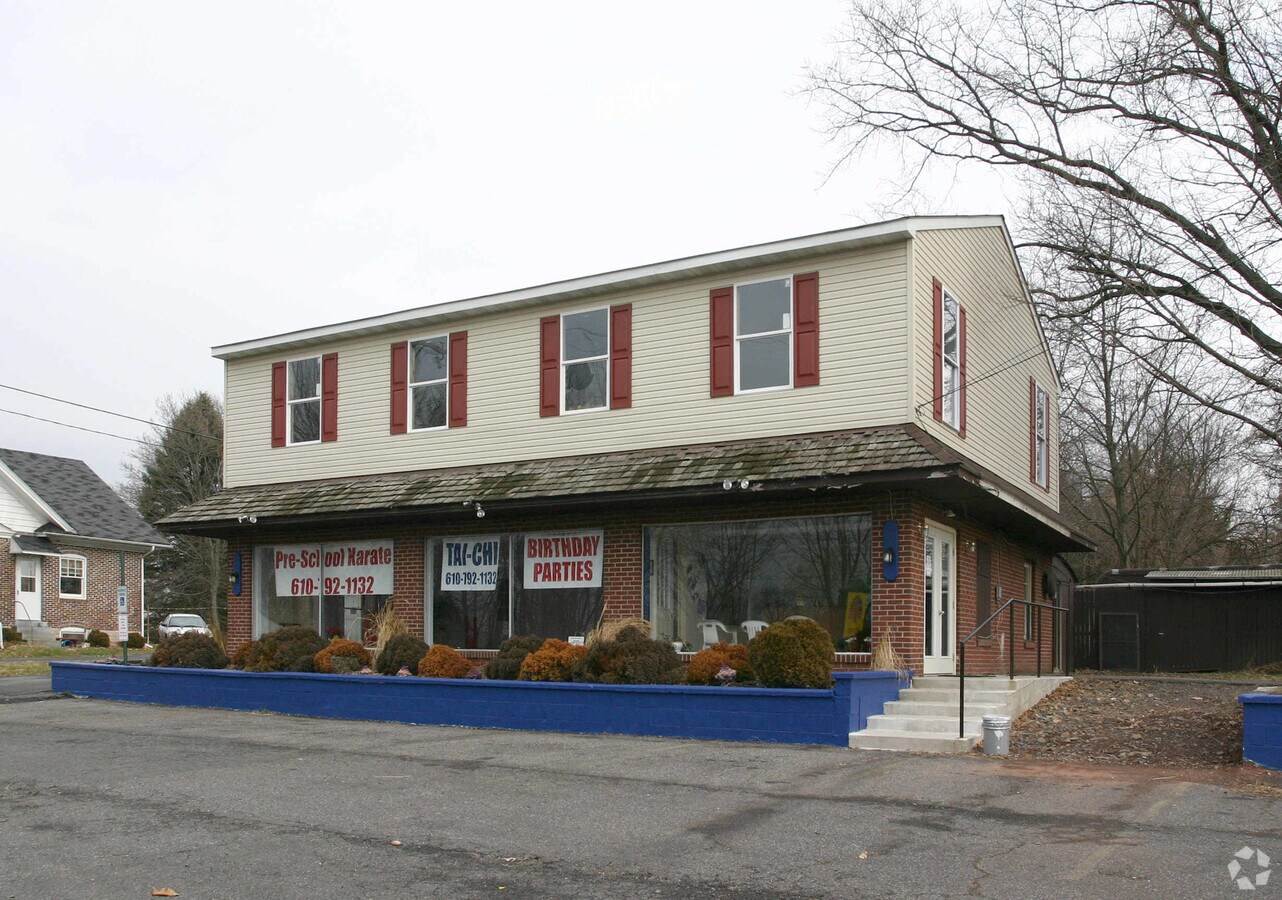 3809 Schuylkill Rd, Spring City, PA 19475
