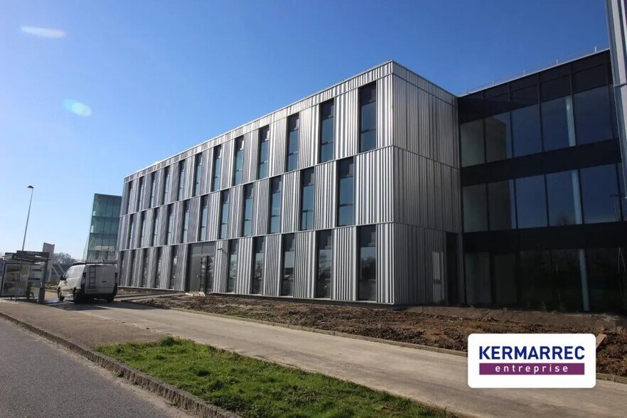 Office in Saint-Grégoire for lease - Building Photo - Image 1 of 3