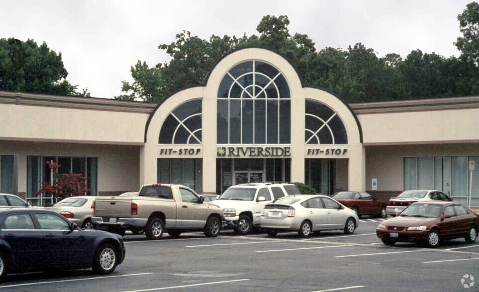 607-639 Pilot House Dr, Newport News, VA for lease - Building Photo - Image 1 of 5