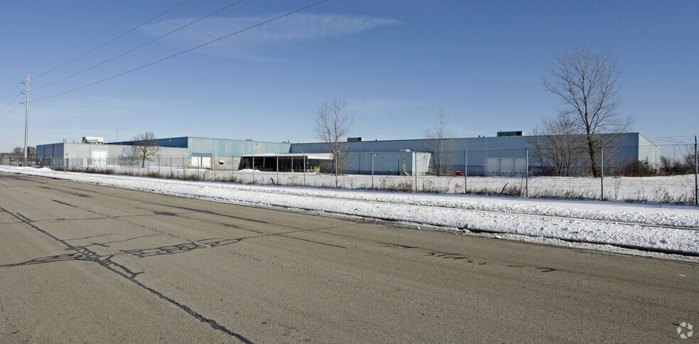 100 S CP Ave, Lake Mills, WI for lease - Building Photo - Image 3 of 5