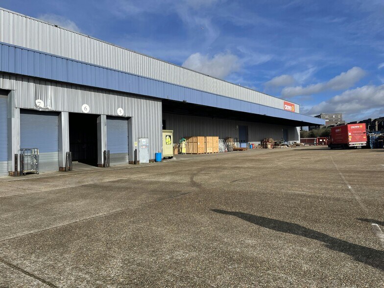 345 Southbury Rd, Enfield for lease - Building Photo - Image 2 of 4