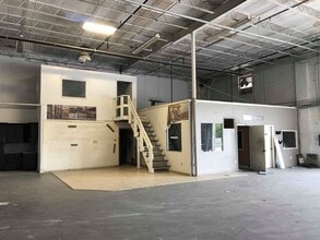 2717-2729 E Adamo Dr, Tampa, FL for lease Interior Photo- Image 2 of 4