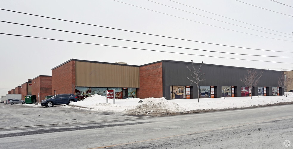 114 Norfinch Dr, Toronto, ON for lease - Primary Photo - Image 1 of 5