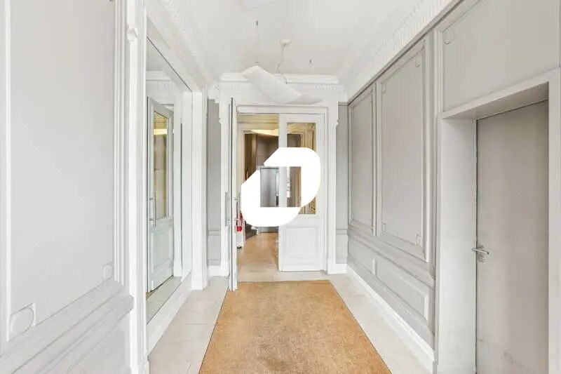 Office in Bordeaux for lease - Interior Photo - Image 1 of 11