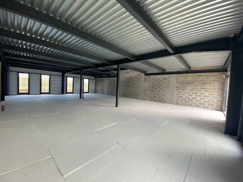 Office in Ifs for sale - Interior Photo - Image 2 of 5