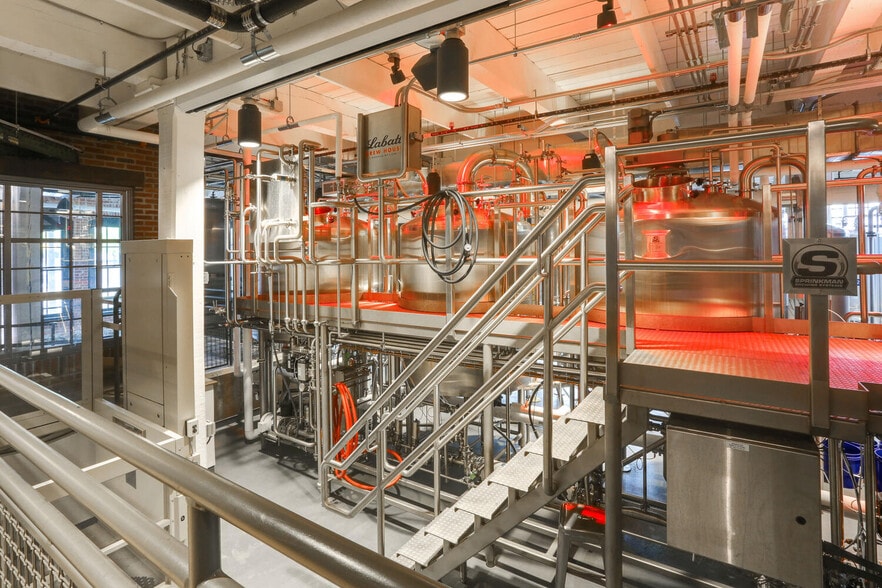 79 Perry St, Buffalo, NY for lease - Interior Photo - Image 2 of 18