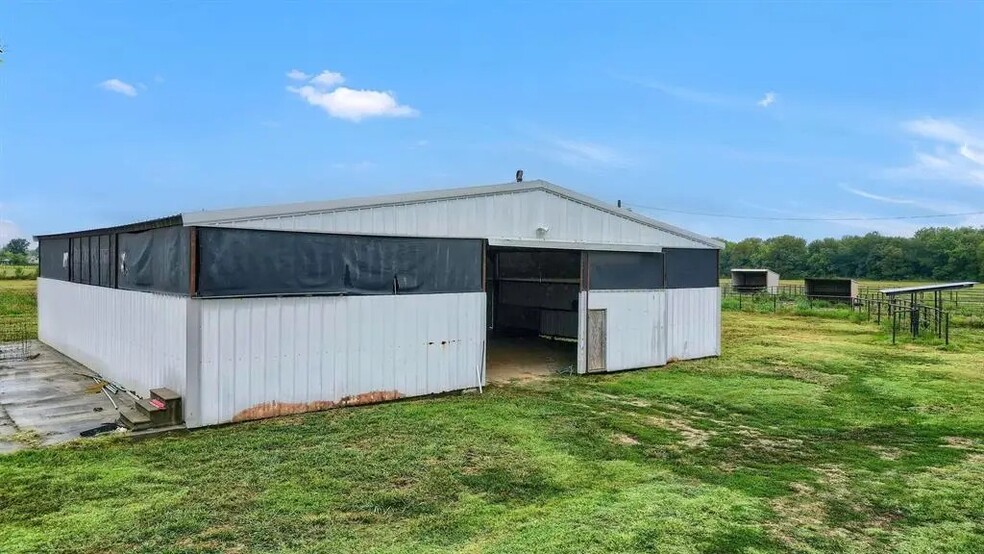 255 County Road 1250, Savoy, TX for sale - Building Photo - Image 2 of 13