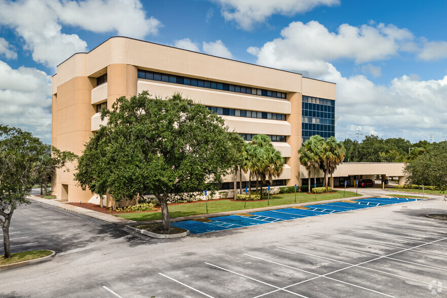 1700 SE Hillmoor Dr, Port Saint Lucie, FL for lease - Primary Photo - Image 1 of 14