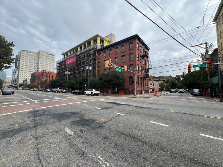 141 Christopher Columbus Dr, Jersey City, NJ for lease - Building Photo - Image 2 of 9