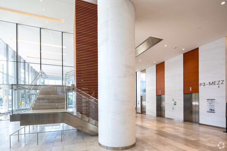 88 Queens Quay W, Toronto, ON for lease - Building Photo - Image 2 of 13