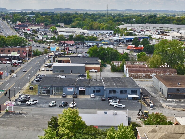 214 W Main St, Gallatin, TN for lease - Building Photo - Image 2 of 17