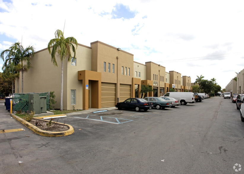 2387 W 80th St, Hialeah, FL for lease - Primary Photo - Image 1 of 3