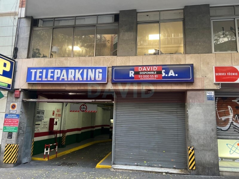 Barcelona, BAR 08029 - Unit - - - Interior Photo - Image 1 of 6