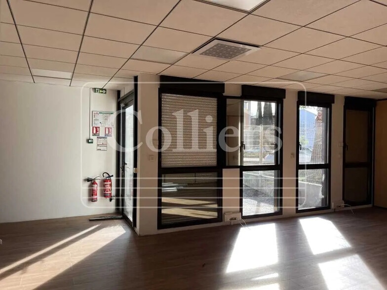 Office in Marseille for lease - Interior Photo - Image 3 of 5