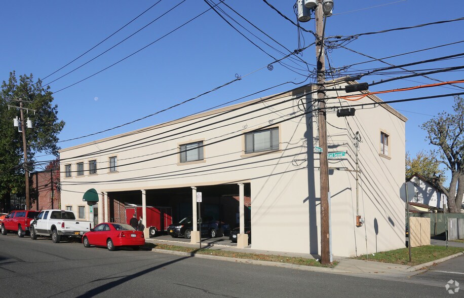 100 E 2nd St, Mineola, NY for sale - Primary Photo - Image 1 of 1