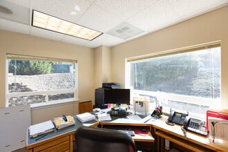 200 N Wasco Ct, Hood River, OR for sale Interior Photo- Image 1 of 45