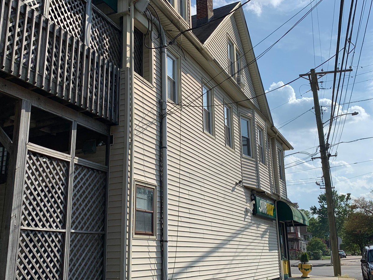 1552 Wood Ave, Bridgeport, CT 06604