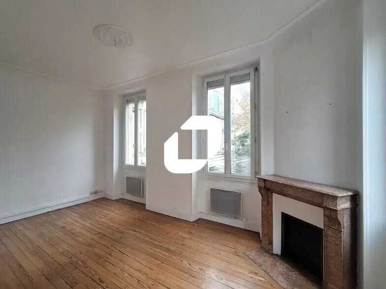 Office in Bordeaux for lease - Interior Photo - Image 2 of 9