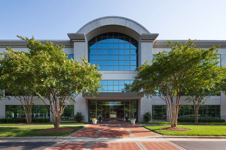 2000 CentreGreen Way, Cary, NC for lease - Building Photo - Image 1 of 51