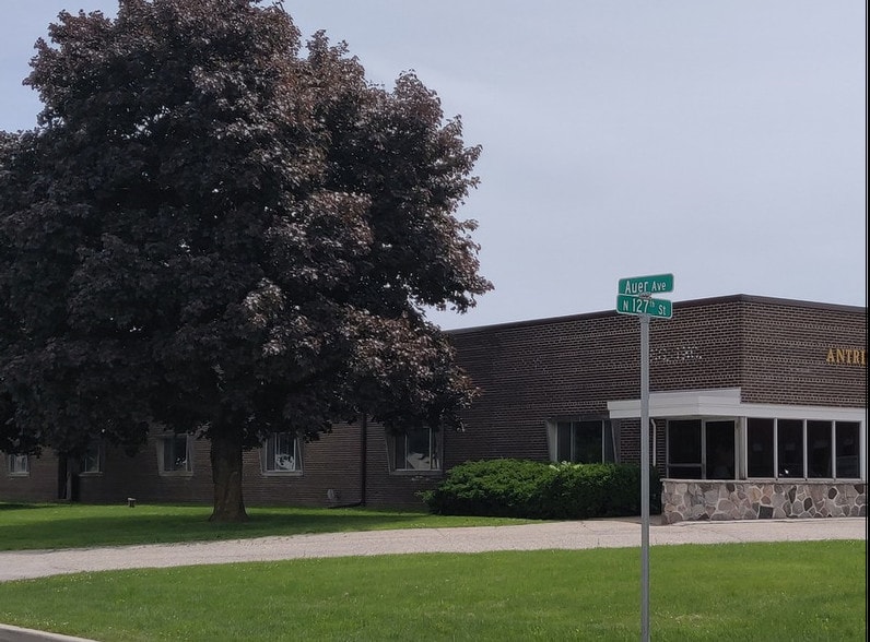 3530 N 127th St, Brookfield, WI for sale - Building Photo - Image 1 of 1