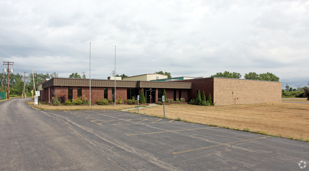 3279 Grand Island Blvd, Grand Island, NY for sale - Primary Photo - Image 1 of 2