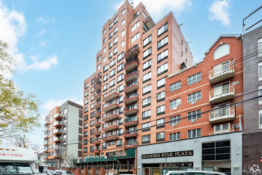 132-35 41st Rd, Flushing, NY for sale - Primary Photo - Image 1 of 1