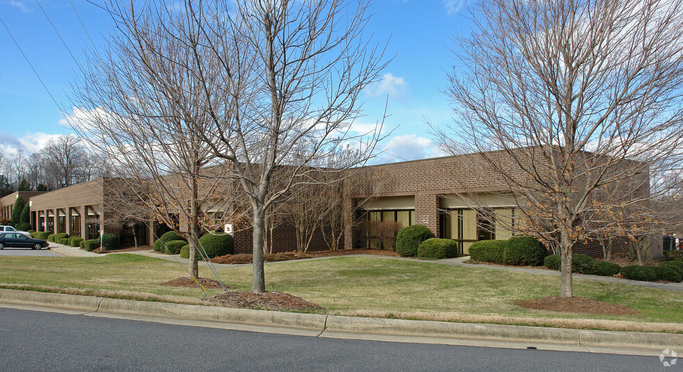 950 Tate Blvd, Hickory, NC for lease - Primary Photo - Image 1 of 8