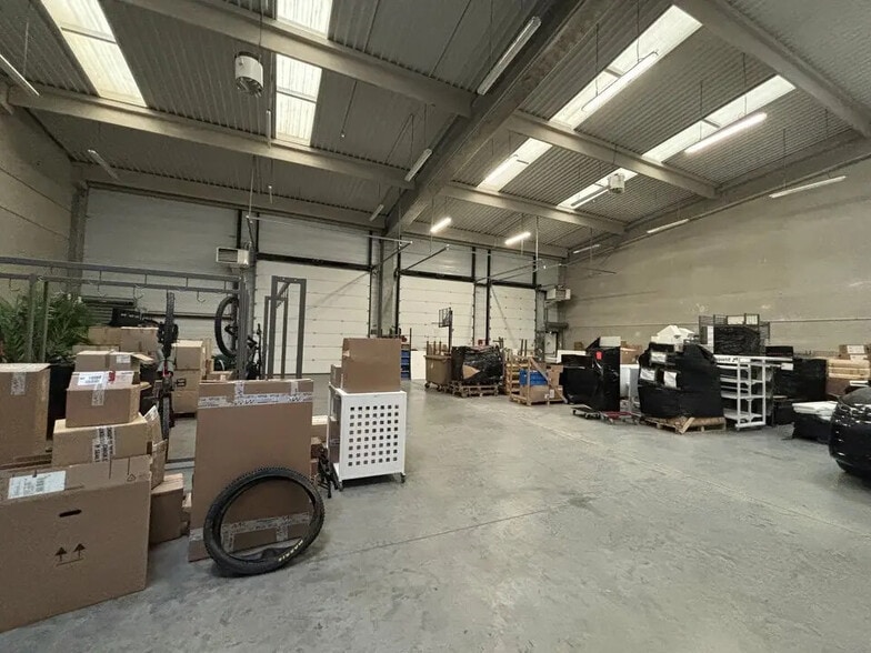 Flex in Saint-Quentin-Fallavier for lease - Interior Photo - Image 2 of 10