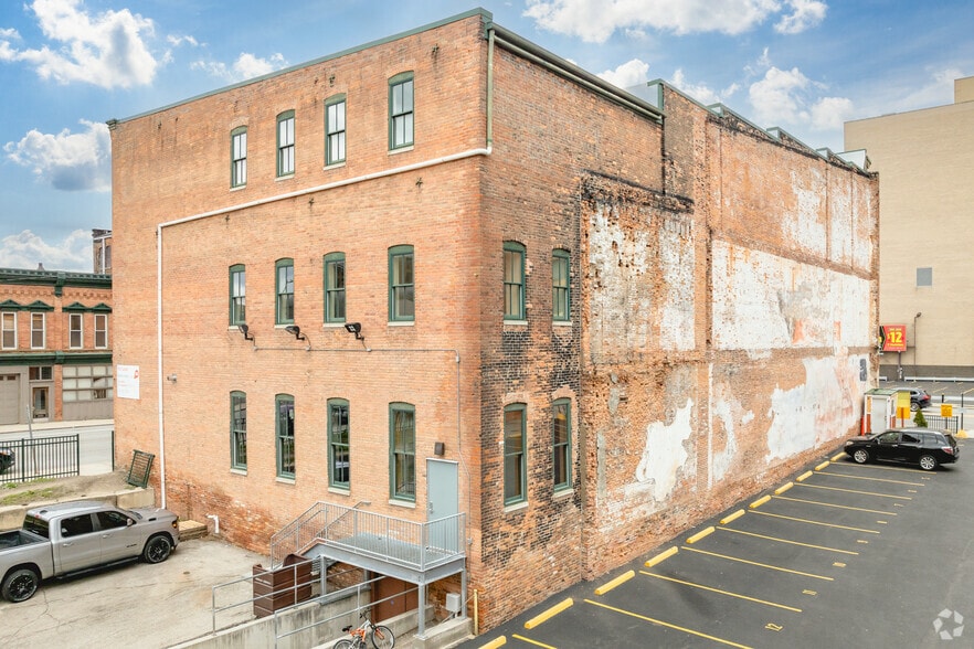 619 Monroe St, Toledo, OH for lease - Building Photo - Image 3 of 7